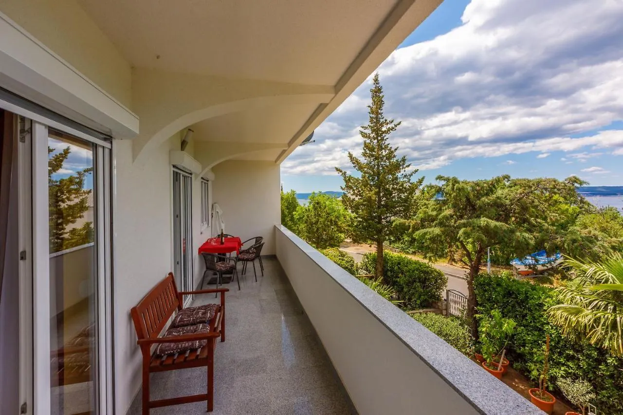 Apartments Dolloree Dramalj Croatia