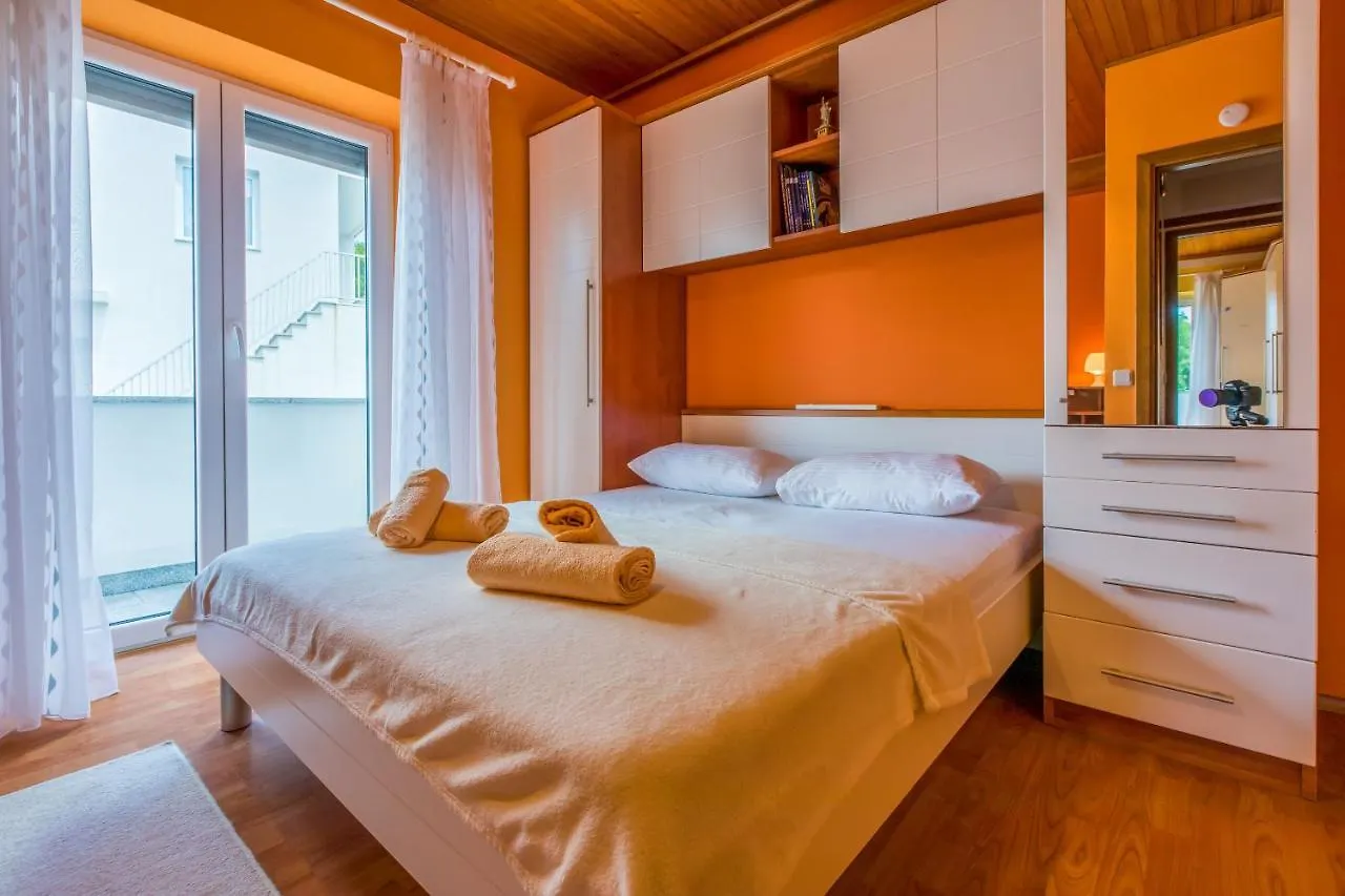 Apartments Dolloree Dramalj