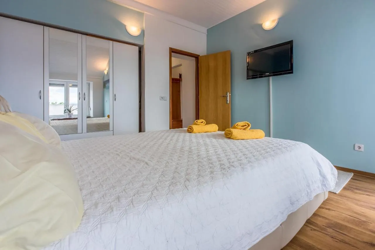 Apartments Dolloree Dramalj