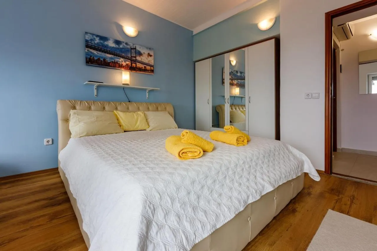 Apartments Dolloree Dramalj Croatia