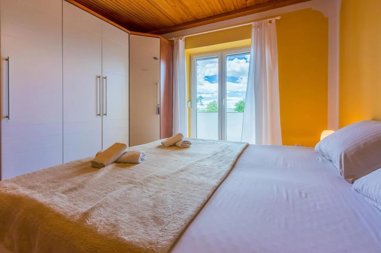 Apartments Dolloree Dramalj