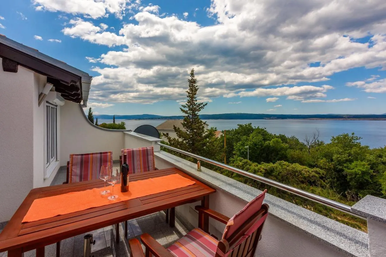 Apartments Dolloree Dramalj Croatia