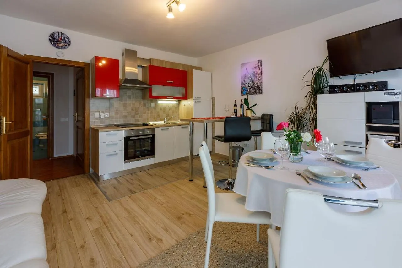 Apartments Dolloree Dramalj Croatia